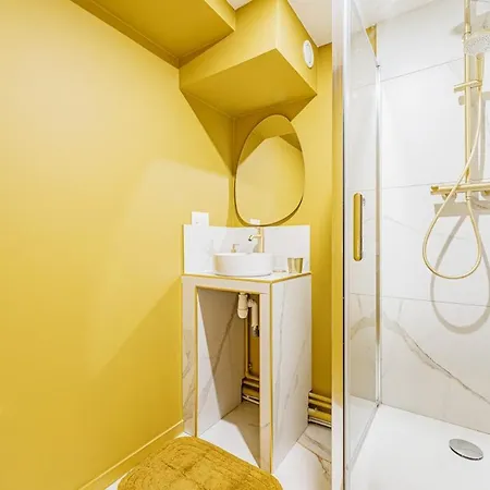 Modern Family With 3 Bedrooms And 2 Bathrooms For 6 People Paris
