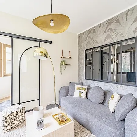 Modern Family With 3 Bedrooms And 2 Bathrooms For 6 People Paris