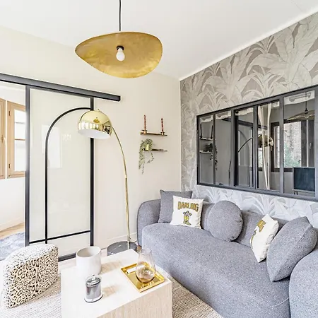 Modern Family With 3 Bedrooms And 2 Bathrooms For 6 People Paris